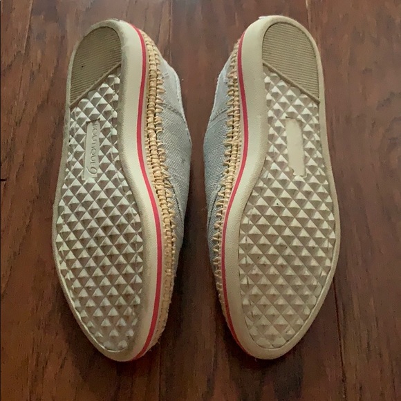 BOUTIQUE 9 Espadrille Sneaker in Siver/Grey | Size 7.5 - Picture 7 of 7